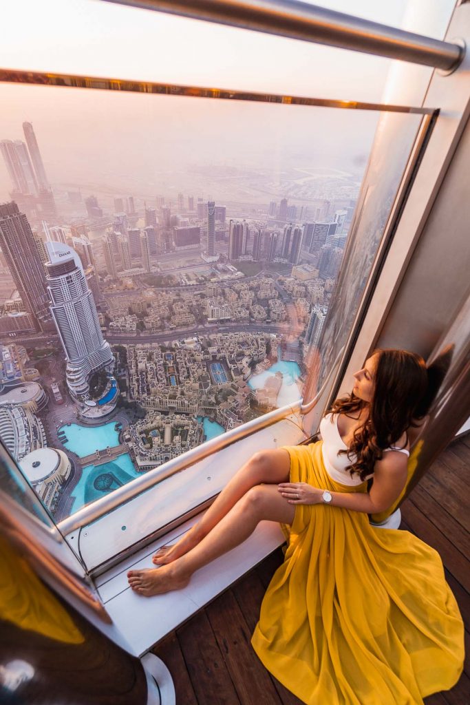 If you desire to grab some pictures with the Dubai skyline in the backdrop, don’t miss out on the glass viewing platform on the 124th floor.