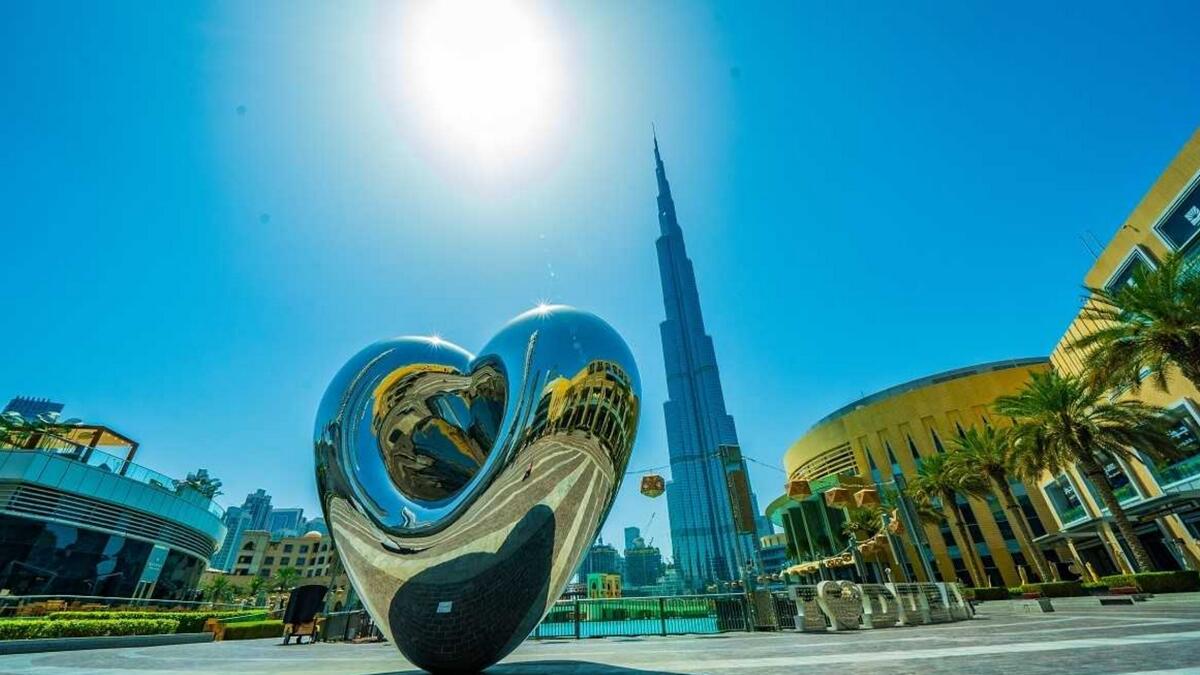 Dubai Steel Heart is also an excellent place to shoot a wonderful sight with the Burj Khalifa in the backdrop!