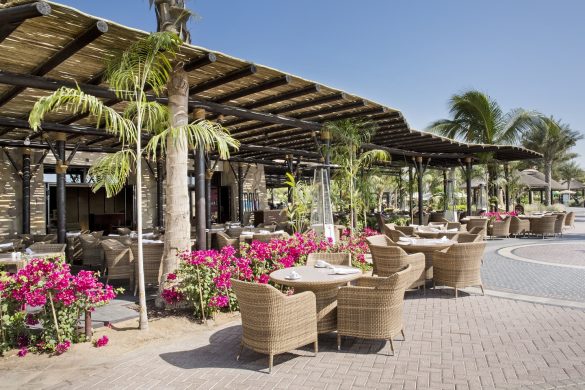 10 Best Restaurants in Dubai and Unforgettable Dining Experiences 12 Maui-Beach-Restaurant