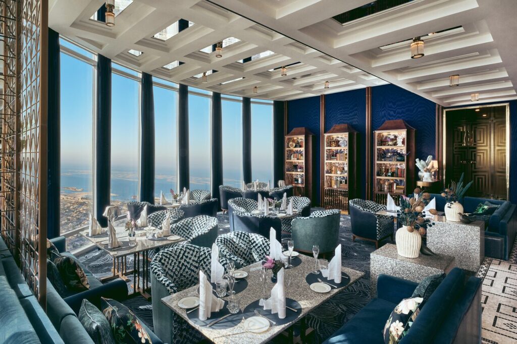 10 Best Restaurants in Dubai and Unforgettable Dining Experiences 9 The At.mosphere