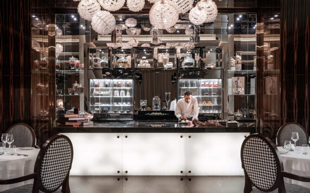 10 Best Restaurants in Dubai and Unforgettable Dining Experiences 7 STAY